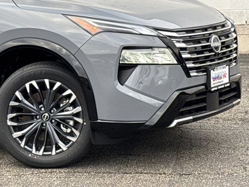 New 2025 Nissan Rogue Platinum w/ Tech Package AWD/4WD image 4