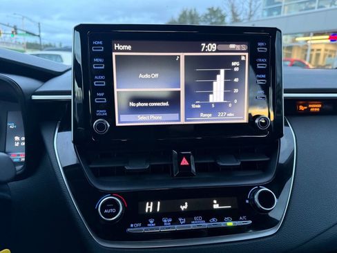 Used 2020 Toyota Corolla LE image 20