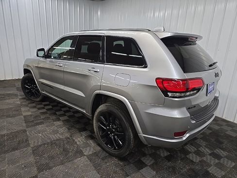 Used 2020 Jeep Grand Cherokee Altitude AWD/4WD image 9