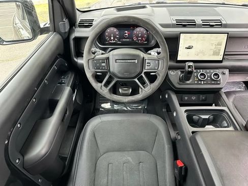 Used 2023 Land Rover Defender 90 V8 AWD/4WD image 6