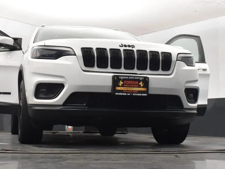 Used 2020 Jeep Cherokee Latitude Plus AWD/4WD image 11