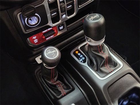 Used 2018 Jeep Wrangler Unlimited Rubicon w/ Dual Top Group image 19