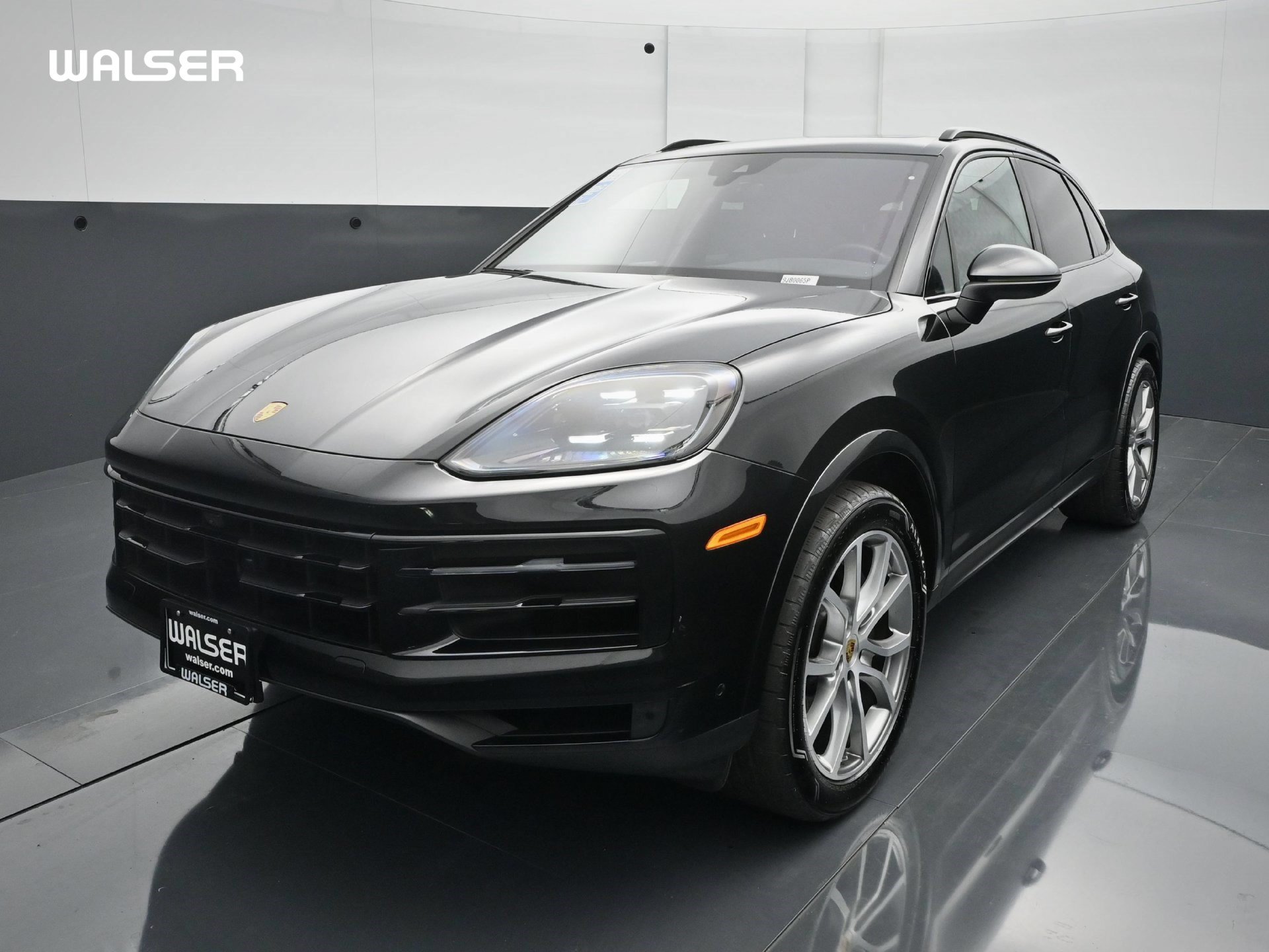 Used 2024 Porsche Cayenne AWD/4WD image 1