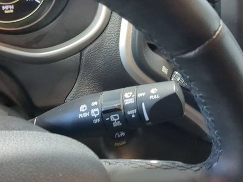 Used 2014 Jeep Cherokee Latitude w/ Comfort/Convenience Group FWD image 31