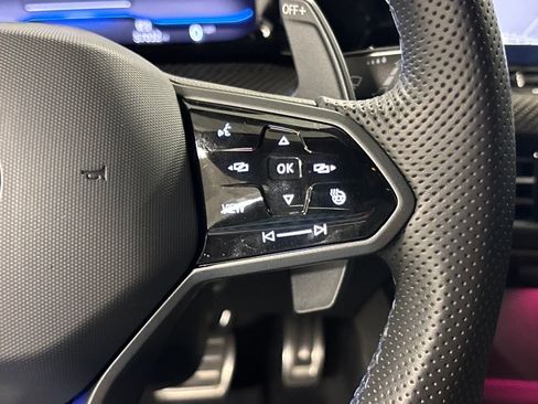 Used 2023 Volkswagen Golf 20th Anniversary Edition image 32