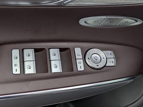 Used 2022 Genesis GV70 2.5T w/ Advanced Package image 21