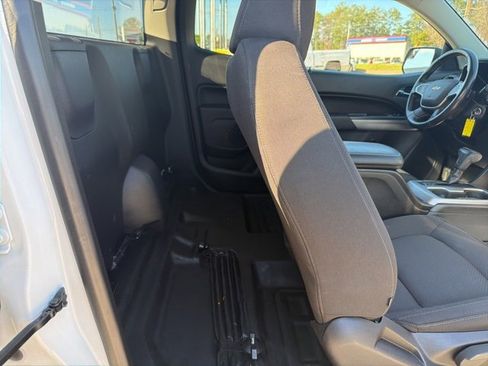 Used 2020 Chevrolet Colorado LT w/ Safety Package image 15
