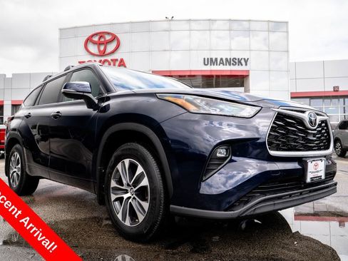 Used 2024 Toyota Highlander XLE image 1