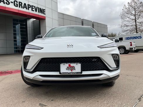 Used 2025 Buick Envista Sport Touring image 3