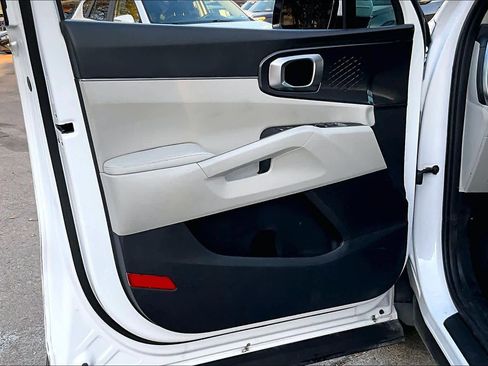 Certified 2025 Kia Sorento S image 19