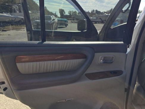 Used 2006 Lexus LX 470 4WD image 14