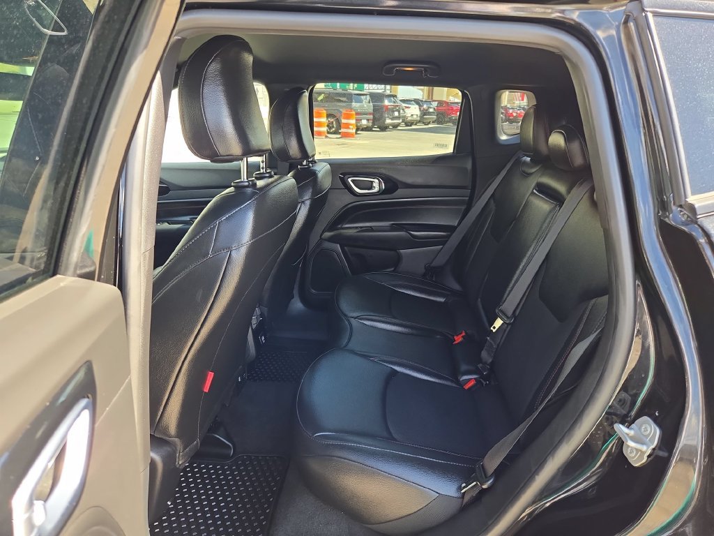 Used 2025 Jeep Compass Trailhawk AWD/4WD image 17
