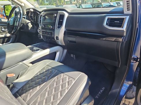 Used 2019 Nissan Titan SV AWD/4WD image 17