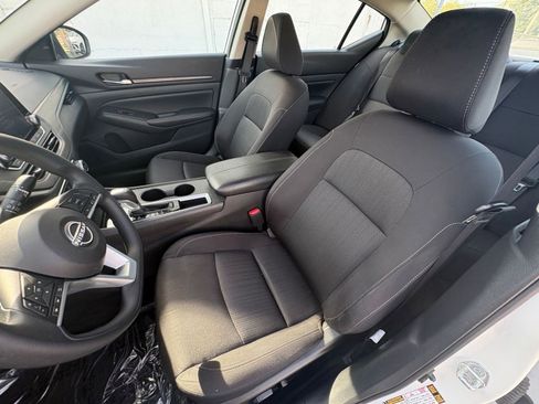 Used 2025 Nissan Altima 2.5 SV FWD image 36