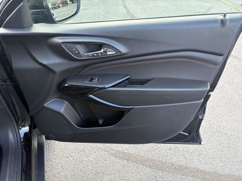 Used 2025 Chevrolet Trax RS FWD image 16