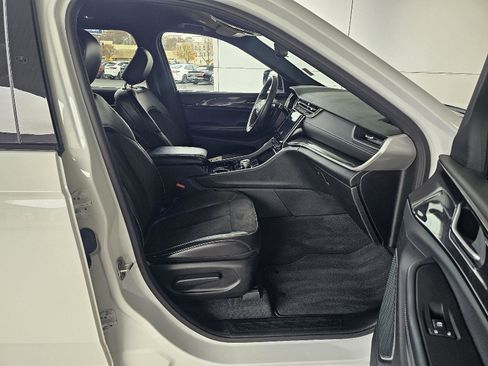 Used 2021 Jeep Grand Cherokee L Laredo image 12