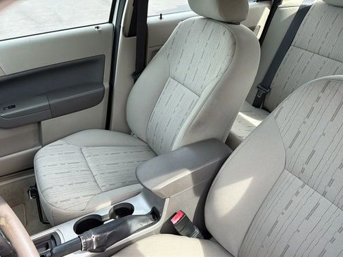 Used 2011 Ford Focus SE image 11