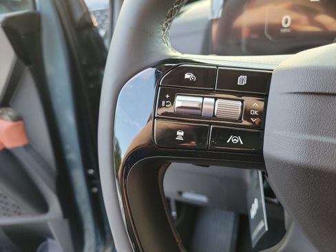 New 2027 Kia Carnival SX w/ Dark Edition Package FWD image 29
