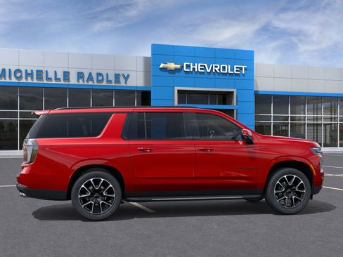 New 2026 Chevrolet Suburban RST image 5