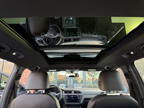 Used 2021 Volkswagen Tiguan SE R-Line image 11