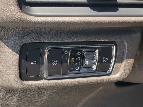 Used 2023 Lincoln Corsair FWD w/ Equipment Group 101A image 11