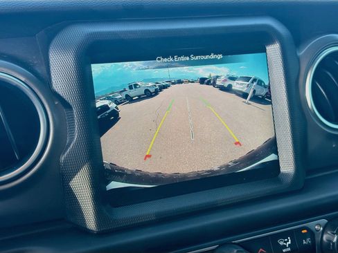 Used 2023 Jeep Wrangler Unlimited Rubicon 4xe w/ Cold Weather Group AWD/4WD image 22