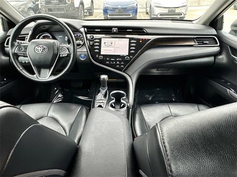 Used 2020 Toyota Camry XLE image 14