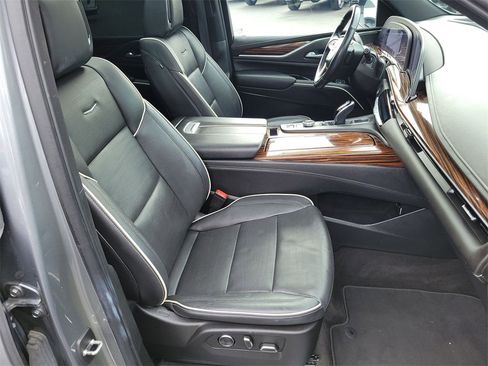 Used 2021 Cadillac Escalade ESV Premium Luxury image 28