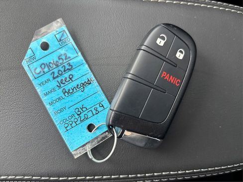 Used 2023 Jeep Renegade Latitude w/ Sun/Sound Group image 39