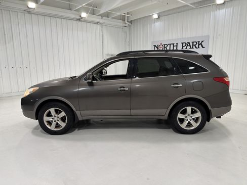 Used 2009 Hyundai Veracruz Limited w/ Navigation Pkg 4 AWD/4WD image 2