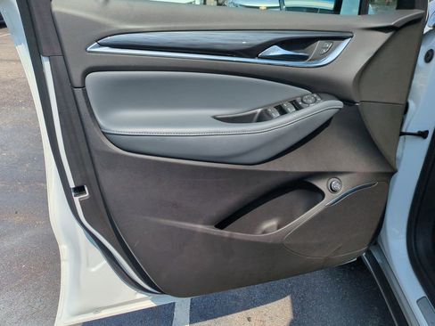 Used 2023 Buick Enclave Essence image 21