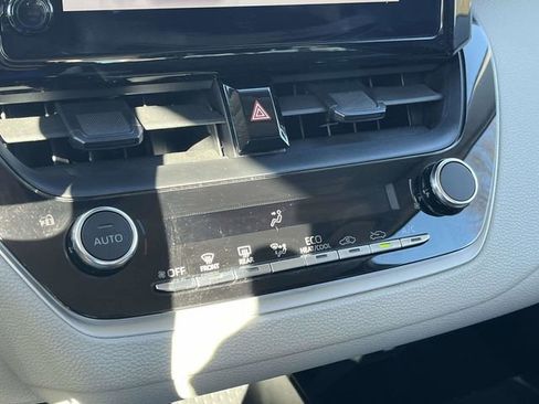 Used 2023 Toyota Corolla LE image 29