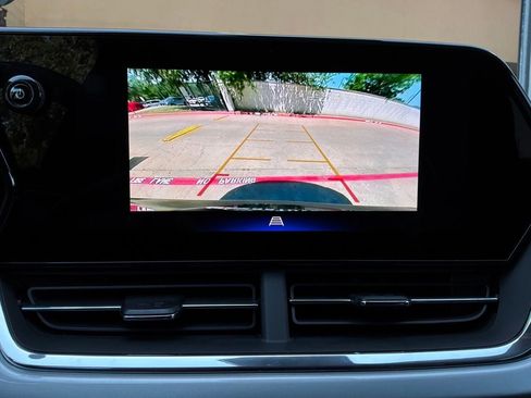 Used 2025 Chevrolet Trax LT FWD image 30