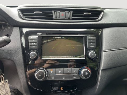 Used 2018 Nissan Rogue S AWD/4WD image 29