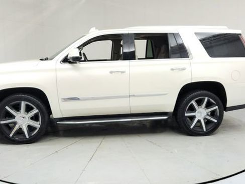 Used 2015 Cadillac Escalade Luxury image 2