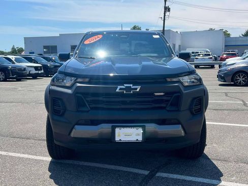 Used 2024 Chevrolet Colorado Trail Boss w/ Technology Package AWD/4WD image 2