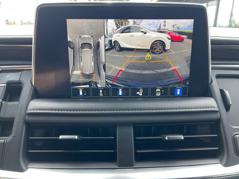 Used 2022 GMC Yukon SLT w/ SLT Premium Package image 19