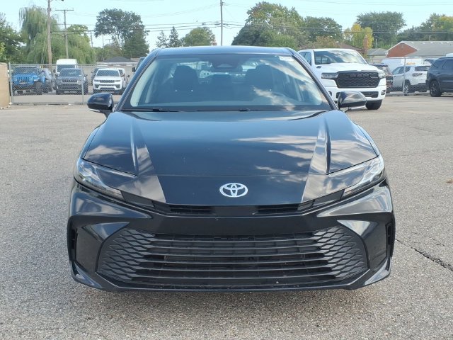 Used 2025 Toyota Camry LE FWD image 2