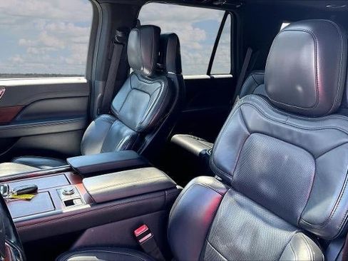 Used 2022 Lincoln Navigator Reserve AWD/4WD image 20