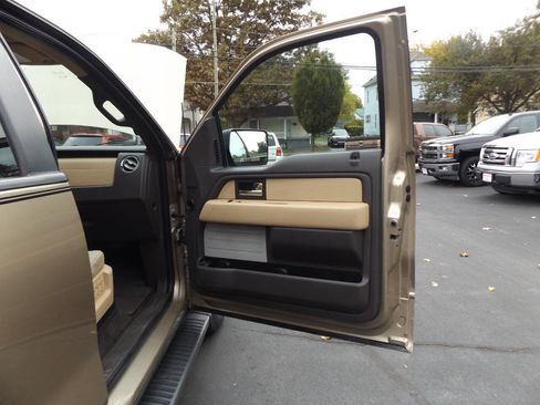 Used 2013 Ford F150 XLT w/ Mid Equipment Group image 26