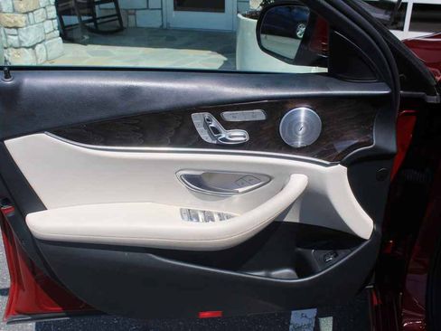 Used 2019 Mercedes-Benz E 300 image 11