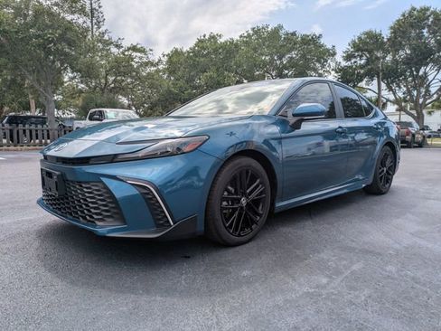 Used 2025 Toyota Camry SE w/ Convenience Package FWD image 8