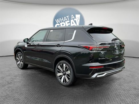 New 2025 Mitsubishi Outlander SE image 6