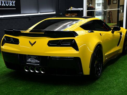 Used 2015 Chevrolet Corvette Z06 w/ 3LZ Preferred Equipment Group RWD image 13