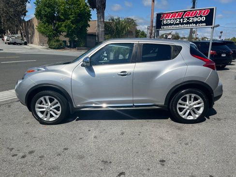 Used 2011 Nissan Juke SL w/ Chrome Pkg FWD image 4
