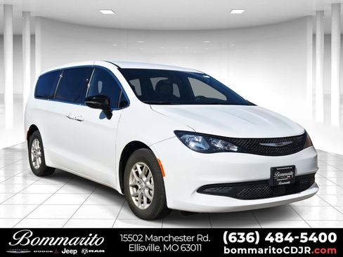 Used 2026 Chrysler Voyager LX image 1