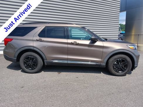 Used 2021 Ford Explorer XLT AWD/4WD image 2