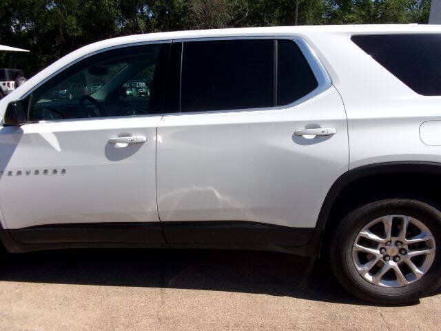 Used 2019 Chevrolet Traverse LS w/ LPO, Floor Liner Package FWD image 4