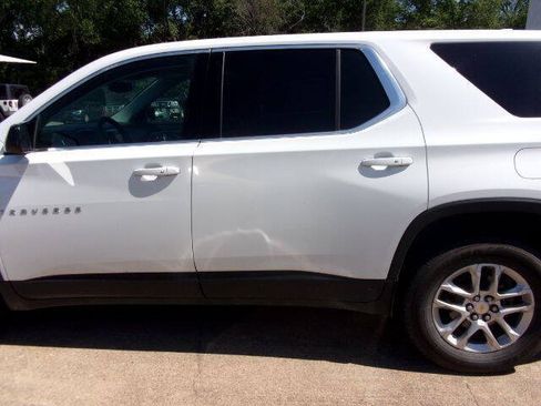 Used 2019 Chevrolet Traverse LS w/ LPO, Floor Liner Package FWD image 4