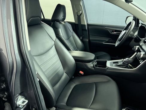 Used 2024 Toyota RAV4 XLE Premium image 30